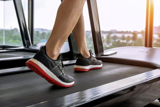 Walking is a simple habit but brings many benefits. Photo: Thuy Duong