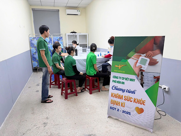 Workers of Phu Hoa An Textile Joint Stock Company undergo the second health check-up in 2025. Photo: Trade Union