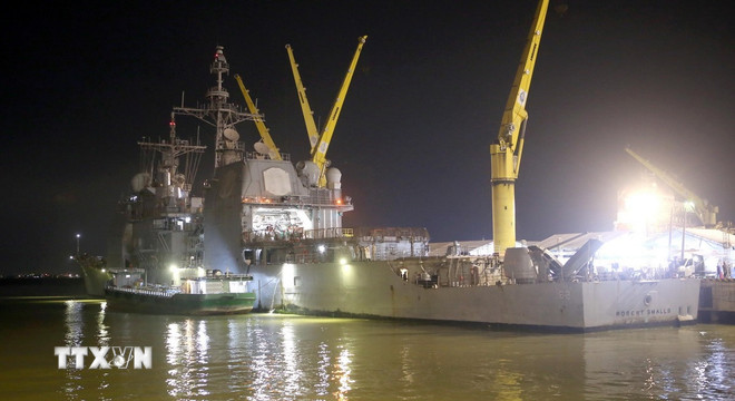 The US cruiser USS Robert Smalls docks at Tien Sa port, Da Nang on December 8, 2025. Photo: VNA