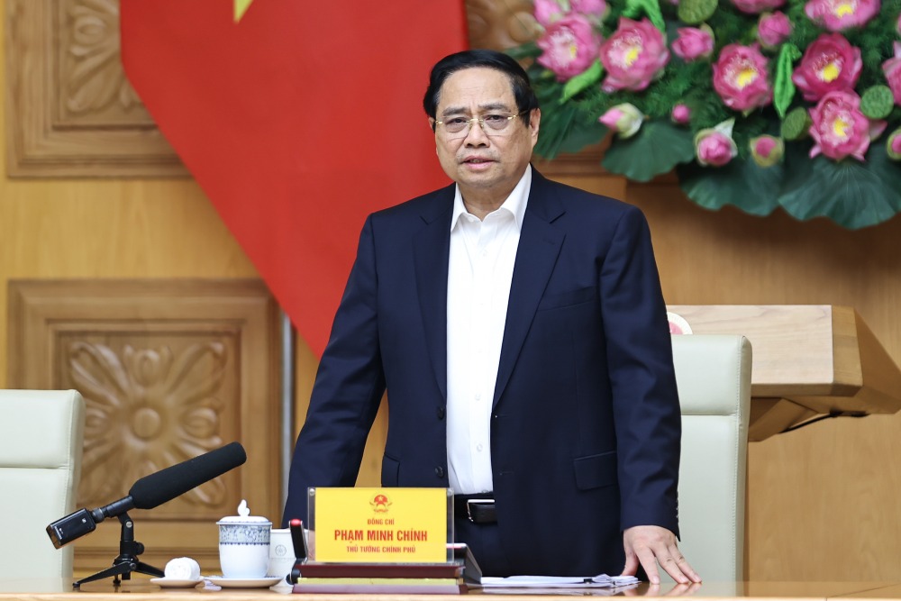 政治委員、ファム・ミン・チン首相は、「クアン・チュン作戦」をさらに迅速に展開し、暴風雨後の住民の家を建設・修理するよう要請しました。写真:ニャット・バック