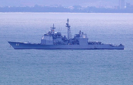 Tau tuan duong mang ten lua dan duong lop Ticonderoga USS Robert Smalls (CG 62) tai cang Tien Sa, TP Da Nang. Anh: Truong An