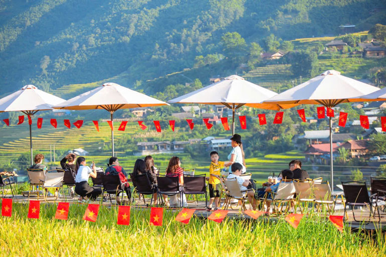 Nhung ban lang doi thay, nguoi dan vung cao thoat ngheo nho du lich cong dong