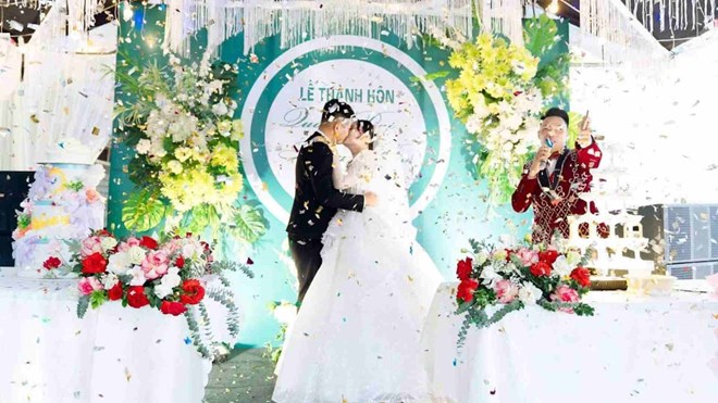 Địa điểm thực hiện thủ tục đăng ký kết hôn là vấn đề được bạn đọc quan tâm. Ảnh: Huyền Trang