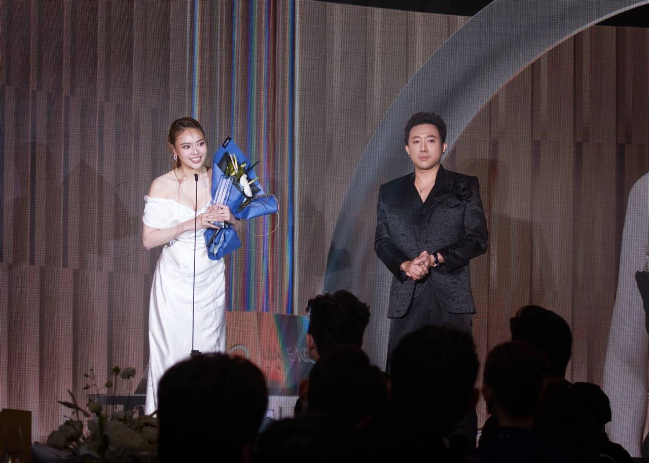 Ninh Dương Lan Ngọc thắng giải “Female Icon of the Year”