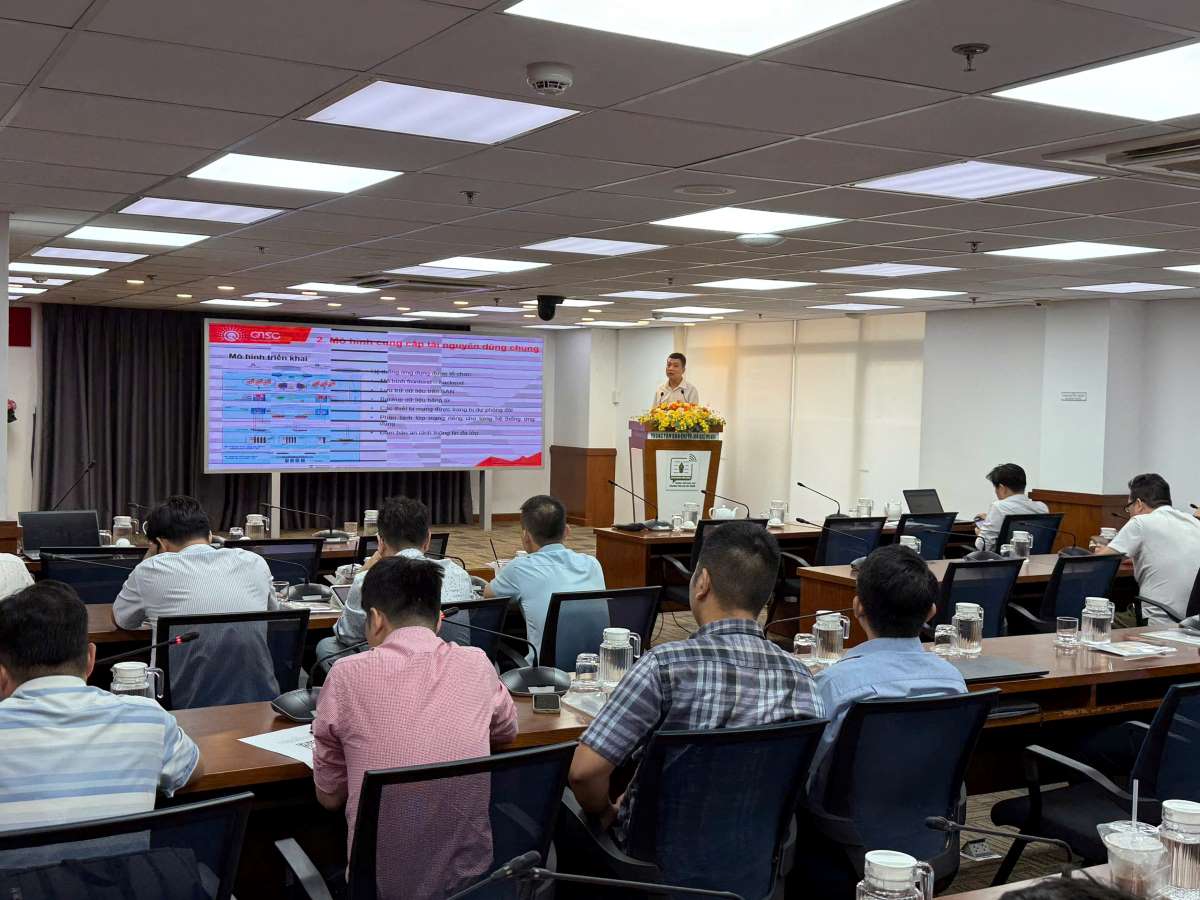 Round 2 of the Training Conference on governance, operation of shared digital infrastructure and Online Conference System for all wards, communes and special zones opened on the morning of December 9, at the Ho Chi Minh City Press Center. Photo: Vinh Hong