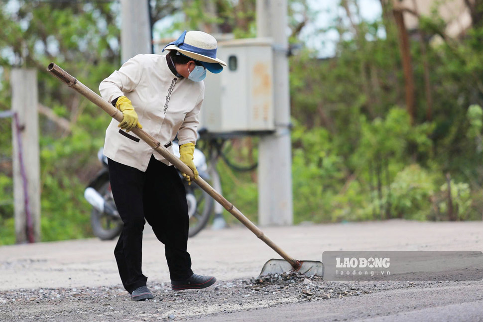 Nhan vien hot don soi da tre