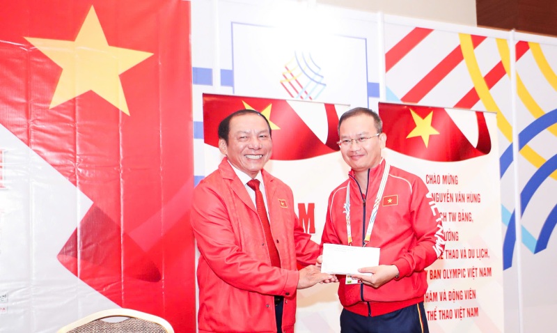 Bo truong thuong nong cho Doan 100 trieu dong truoc them SEA Games 33 khoi tranh. Anh: Bui Luong