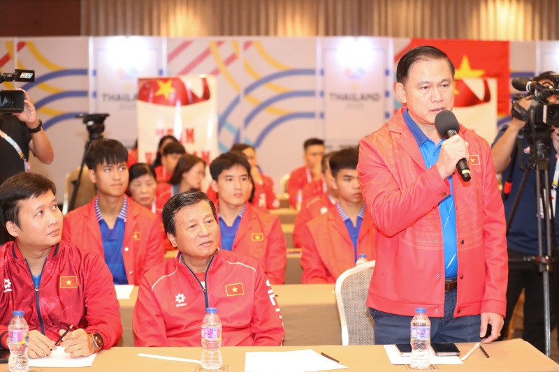 Dai dien cac bo mon chia se ve tinh hinh cua doi tuyen tai SEA Games. Anh: Bui Luong