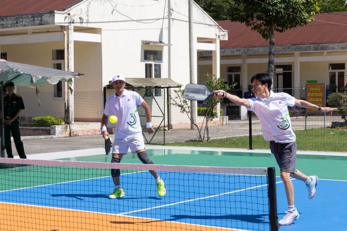 DIC Group employees participate in a friendly pickleball tournament with another unit. Photo: CDDIC