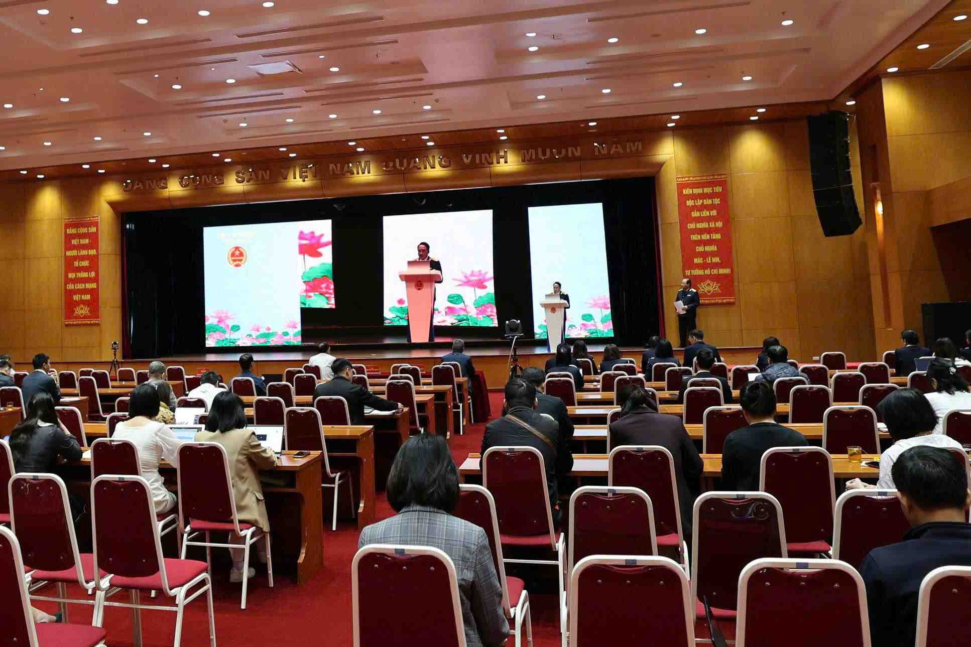 Hoi nghi tap huan cac tinh nang cua ung dung eTax Mobile va trien khai ung dung Chatbot - Ho tro nguoi nop thue. Anh: Cuc Thue