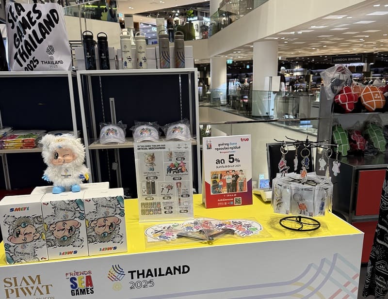 The 33rd SEA Games mascot and souvenirs have been officially put up for sale. Photo: Hoai Viet