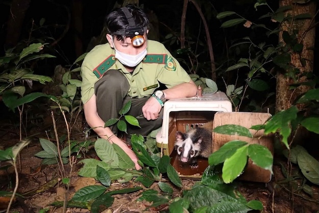 The photo of the Vietnam Agricultural and Environment Trade Union sent a message and called on union members and workers to strictly implement the law on biodiversity conservation. Photo: CDN