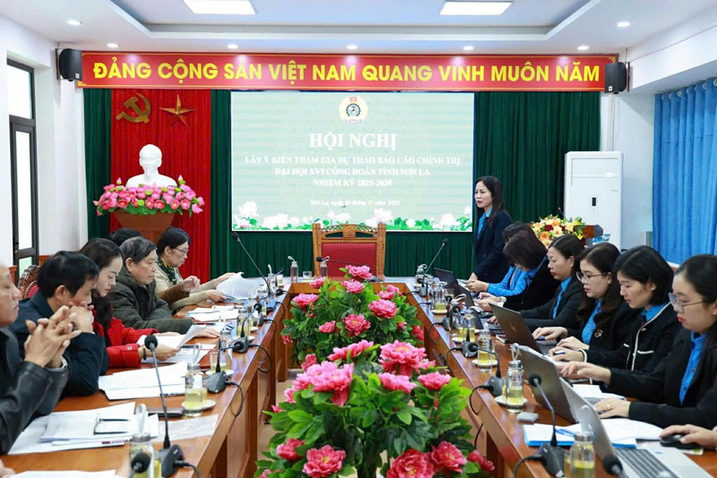 La Federacion Laboral de la provincia de Son La se reune para discutir las condiciones para servir a la organizacion del Congreso. Foto: Truong Son