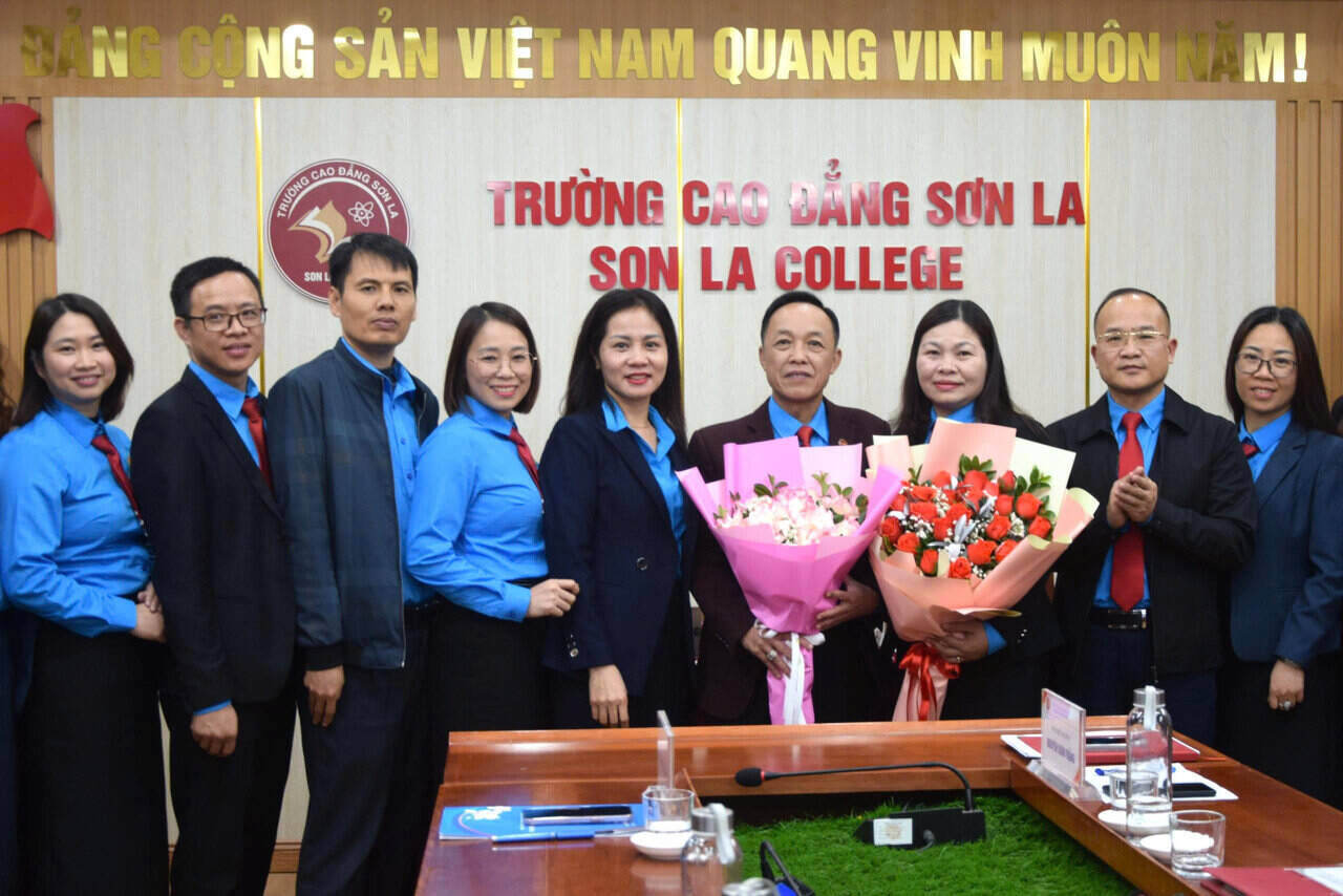 Lanh dao Lien doan Lao dong tinh du va chi dao Hoi nghi Cong doan co so Truong Cao dang Son La mo rong lan thu XXXV, nhiem ky 2025–2030. Anh: Truong Son