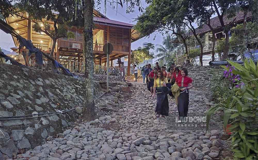 Trong nam dau tien hoat dong, ban du lich cong dong Na Su da thu hut tren 5.000 du khach. Anh: Thanh Binh