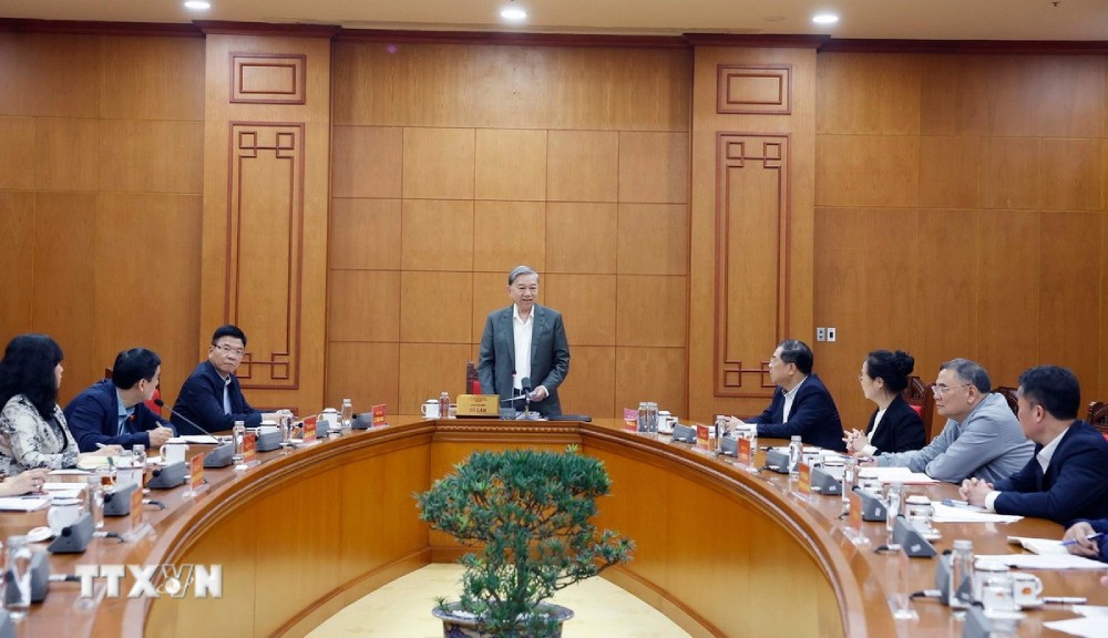 Tong Bi thu To Lam chu tri buoi lam viec ve tinh hinh thuc hien chu truong, chinh sach cua Dang, phap luat cua Nha nuoc doi voi nguoi khuyet tat. Anh: TTXVN