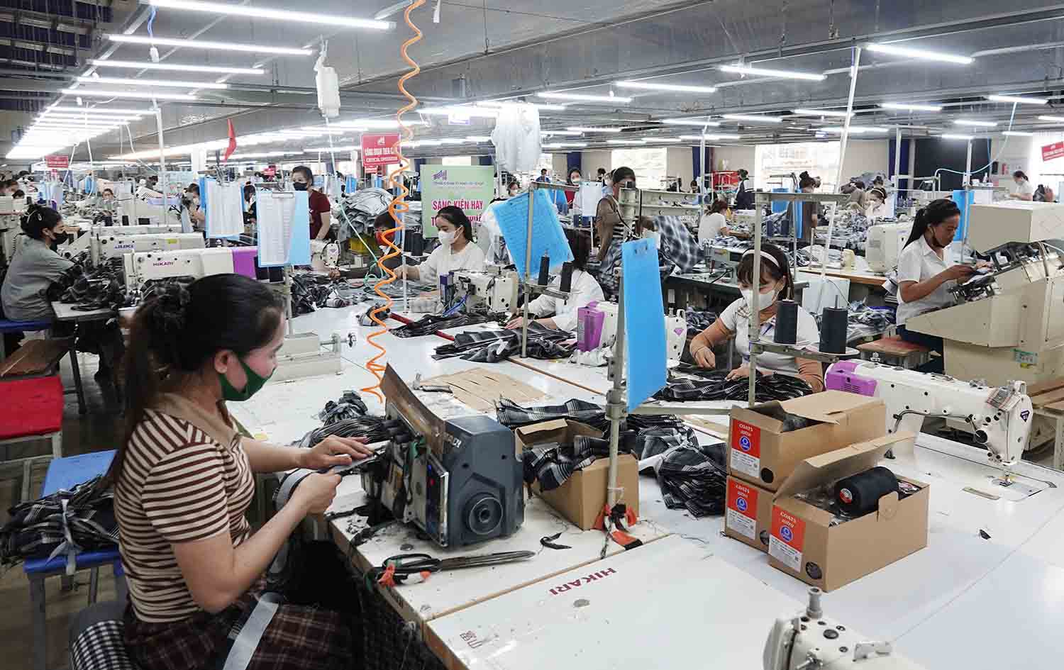 Ha Tinh businesses and workers have made great contributions to the socio-economic development of the province. Photo: Tran Tuan.