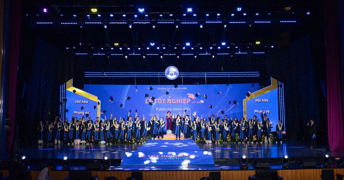 Sinh vien Van Hien vuon ra bien lon voi tinh than “Hai hoa - Phung su - Thanh danh“.