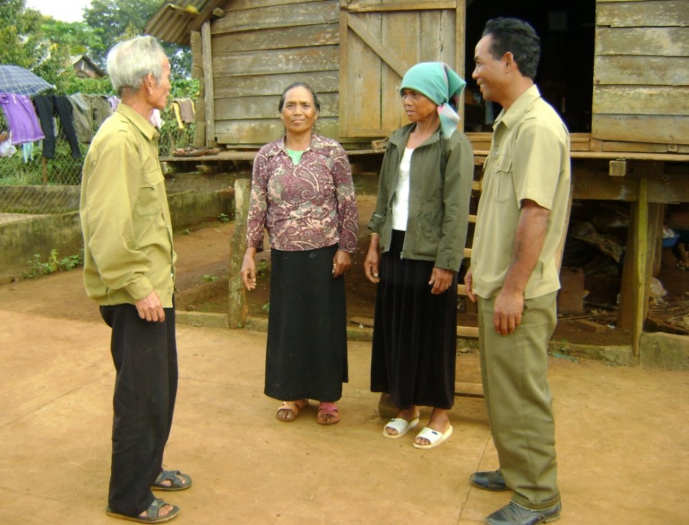 Phat huy vai tro nong cot cua gia lang, nguoi co uy tin trong cong tac phong, chong ma tuy vung dong bao dan toc thieu so. Anh: Tuan Linh