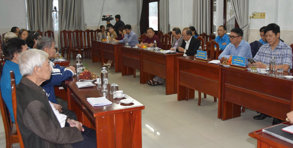 Cac dai bieu tham gia don