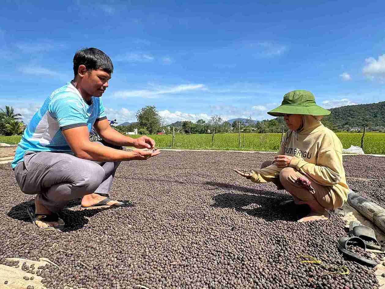 Xa Dak Lieng da phat huy vai tro cua nguoi co uy tin trong cong tac dan van o cac thon, buon. Anh: Thanh Thuy