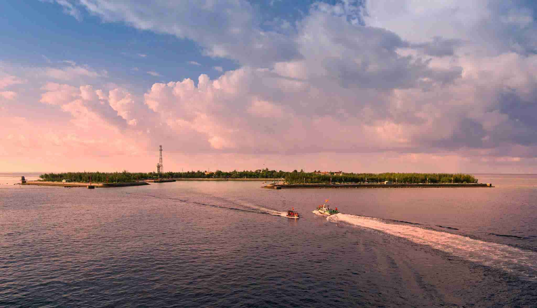 쯔엉사 특별 구역은 망망대해 한가운데서 애국심과 도약하려는 열망의 빛나는 상징이 되었습니다. 사진: 베트남 해군