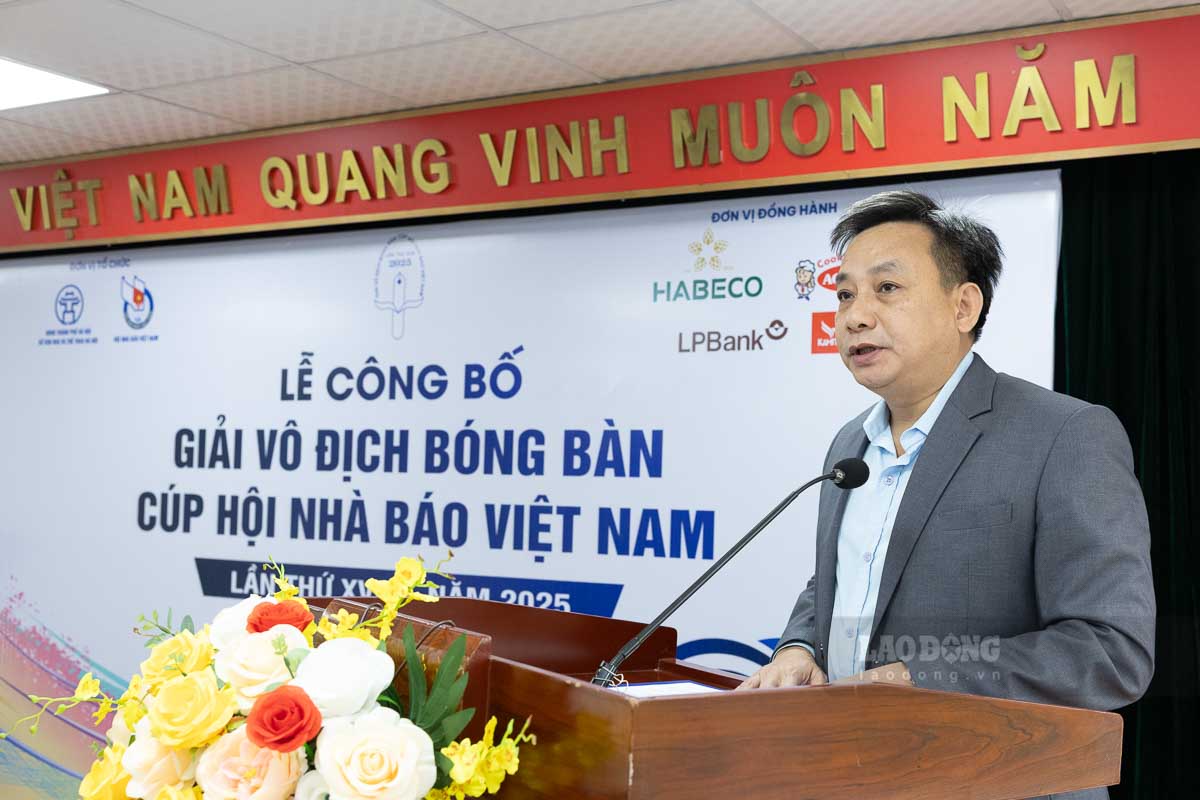 Ông Phan Toàn Thắng - Chánh Văn phòng Hội Nhà báo Việt Nam phát biểu tại buổi họp báo.