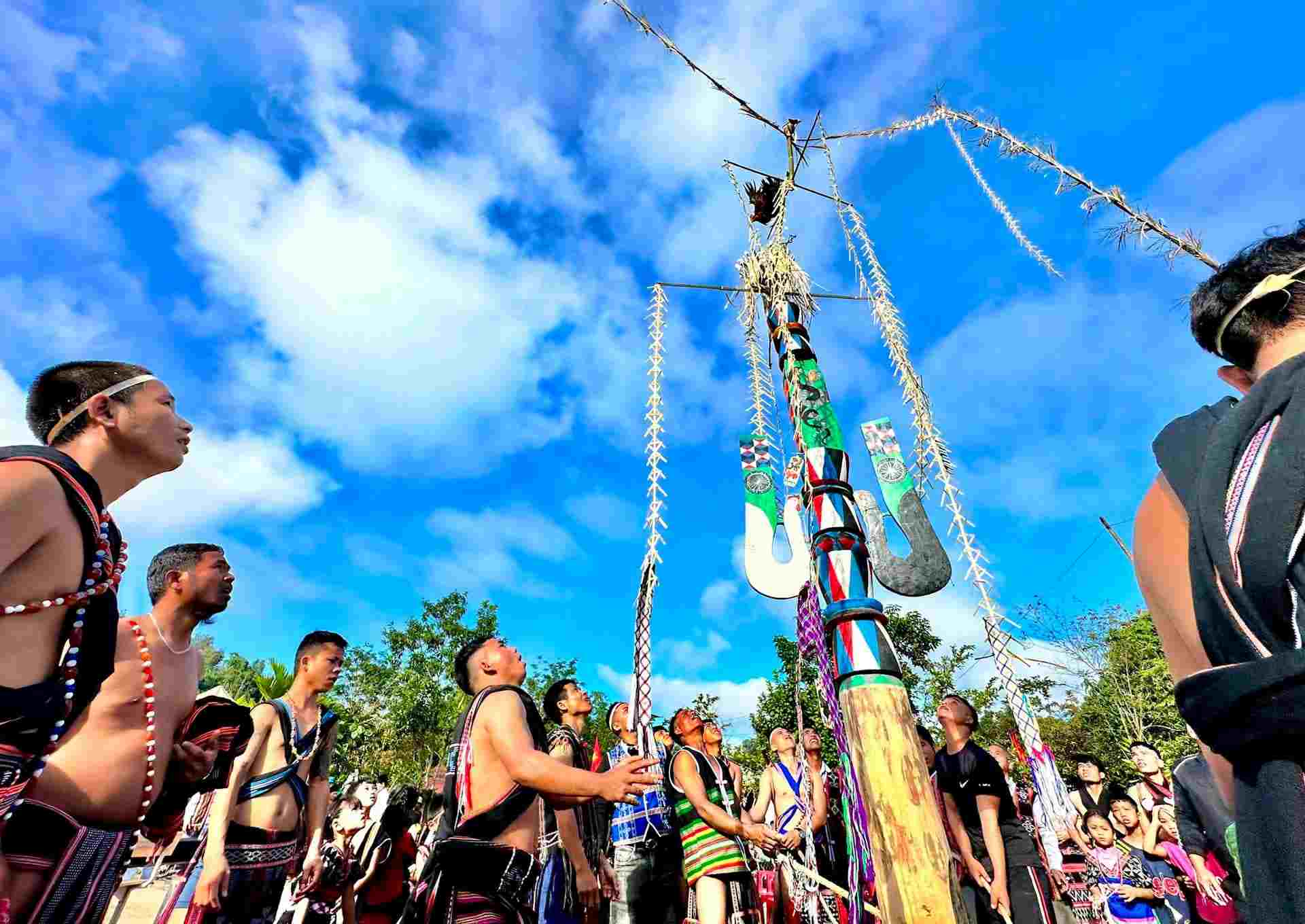 Tay Giang and Da Nang develop traditional culture into green tourism products, attracting tourists, improving the lives of people in poor areas. Photo: Alang Nguoc