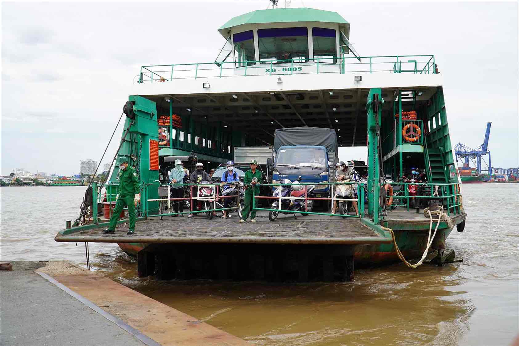 Cat Lai ferry connects Dong Nai and Ho Chi Minh City. Documentary photo: HAC