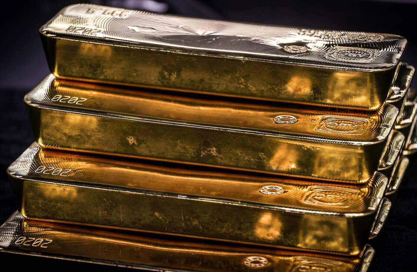 Gold price forecast for 2026 fluctuates in a narrow range, the range ranges from -5% to +5%. Photo: AFP