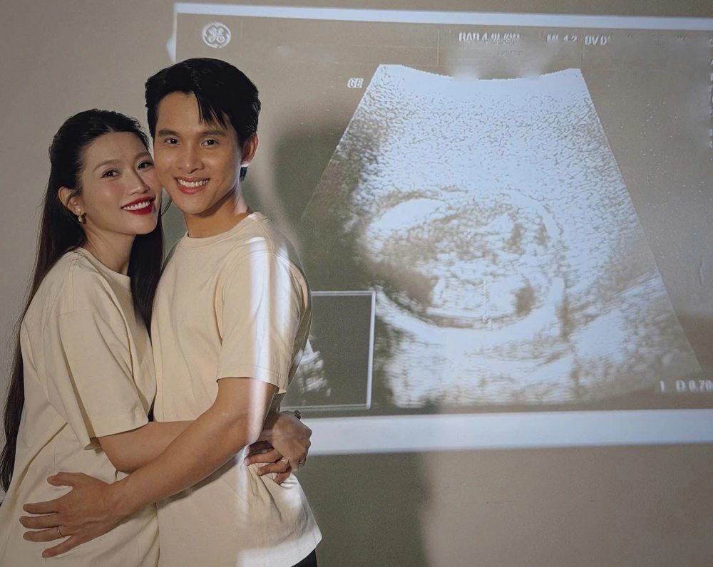 A hau Quynh Chau va chong doanh nhan. Anh: Nhan vat cung cap.