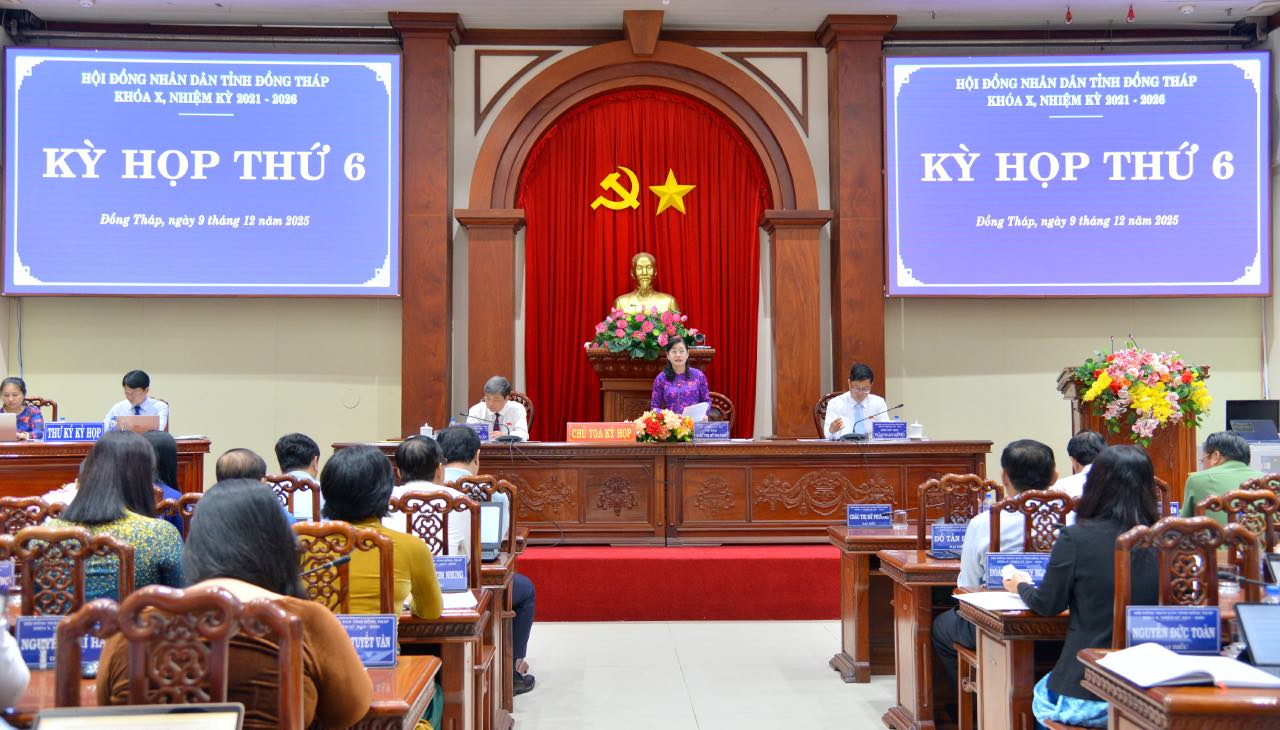 Pho Bi thu Tinh uy, Chu tich HDND tinh Dong Thap Chau Thi My Phuong - dieu hanh thao luan. Anh: Thanh Nhan