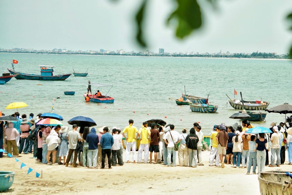 Bo phim do dao dien Tran Dinh Hien - mot nguoi con Da Nang thuc hien, cung nha san xuat Luong Trung Tin. Anh: NSX
