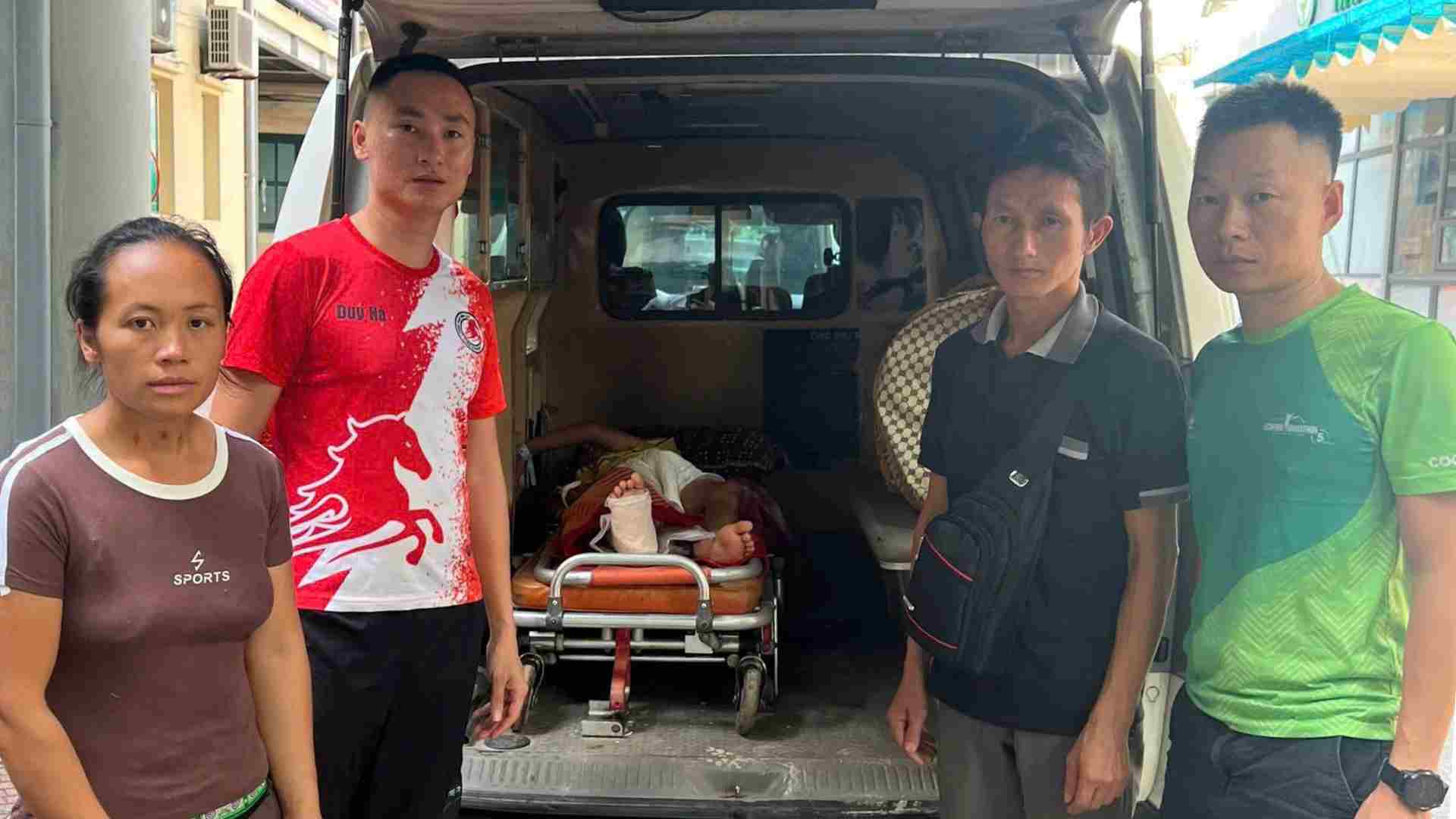 Chuyen xe khong dong duoc anh Ha cho tu Vien Viet Duc ve Nghe An voi quang duong dai hon 300km. Anh: NVCC