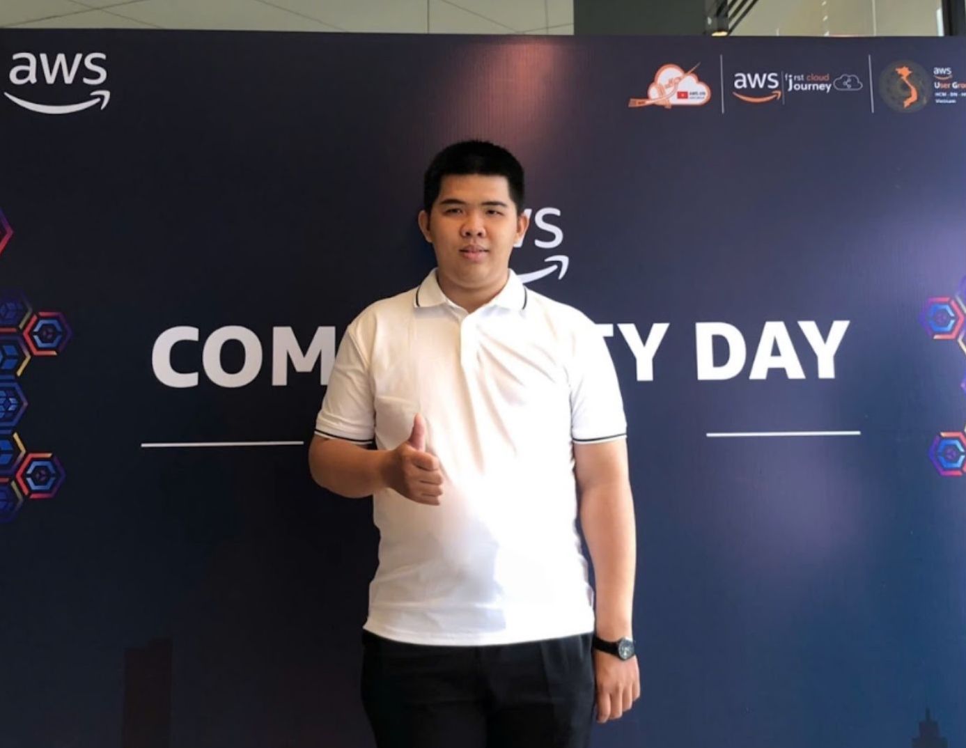 Em Nguyen Thanh Danh - Sinh vien khoa K18, chuyen nganh An toan thong tin (Truong Dai hoc FPT) - da xuat sac vuot qua cac thu thach de gianh giai Nhat voi phan thi lien quan den cac bai toan ly thuyet ve mat ma va toan ung dung tai cuoc thi NSUCRYPTO 2025. Anh: NVCC