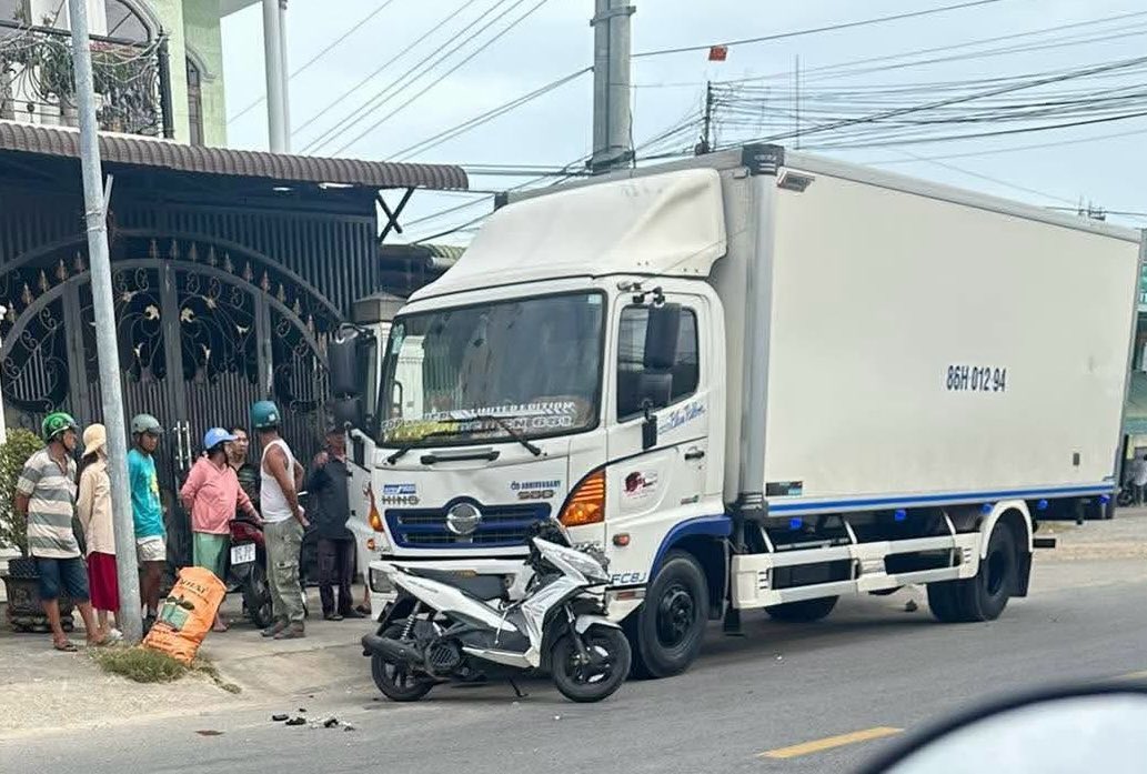 Hien truong vu tai nan khien nguoi di xe may tu vong. Anh: Duy Tuan
