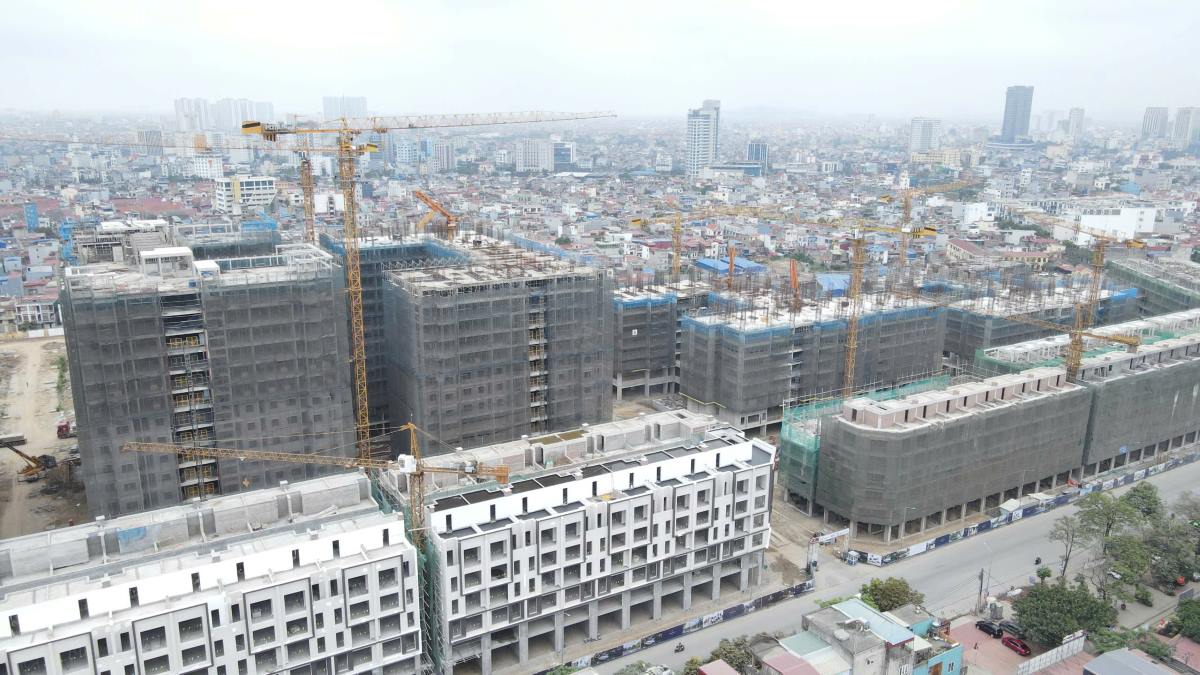 The urban development of Hai Phong City has created a business of buying a house in a small commune. Photo: Hoang Khoi