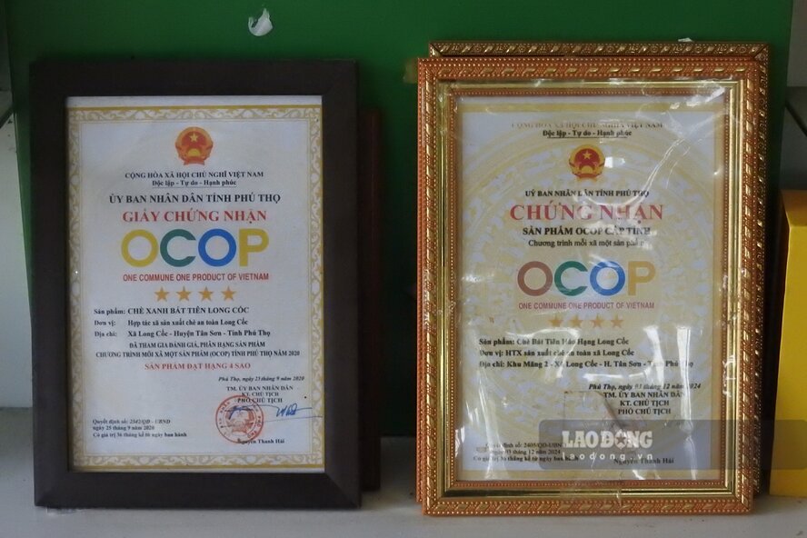2 trong so cac san pham duoc chung nhat dat tieu chuan OCOP 4 sao cua hop tac xa. Anh: To Cong.