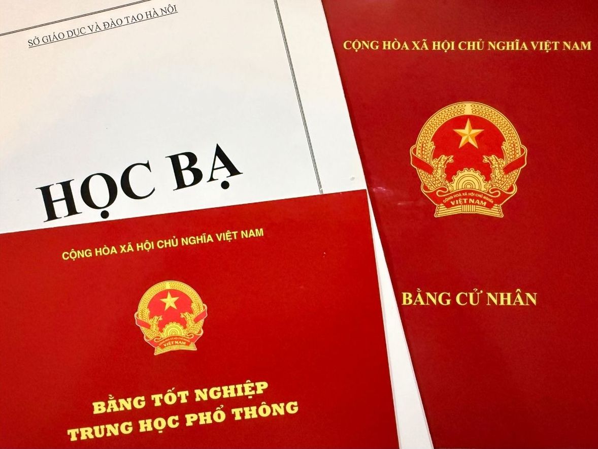 El Ministerio de Educacion y Formacion esta recopilando opiniones y explicando las opiniones sobre el borrador de la Circular sobre la promulgacion del Reglamento de titulos y certificados del sistema educativo nacional que esta siendo consultado. Foto: Phuong Anh