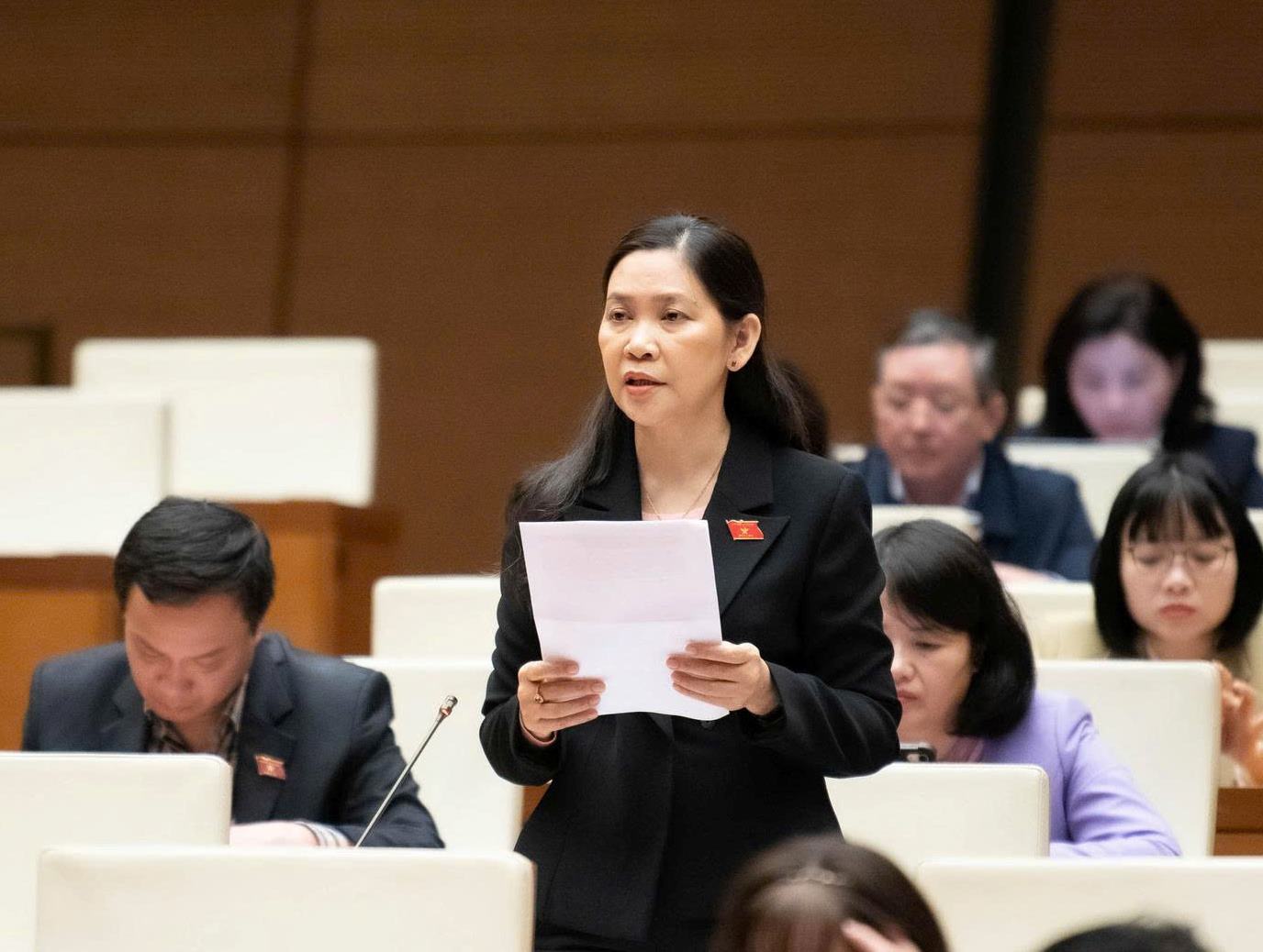 フイン・ティ・アン・スオン代表（クアンガイ代表団）。写真: ヴァン・トラン