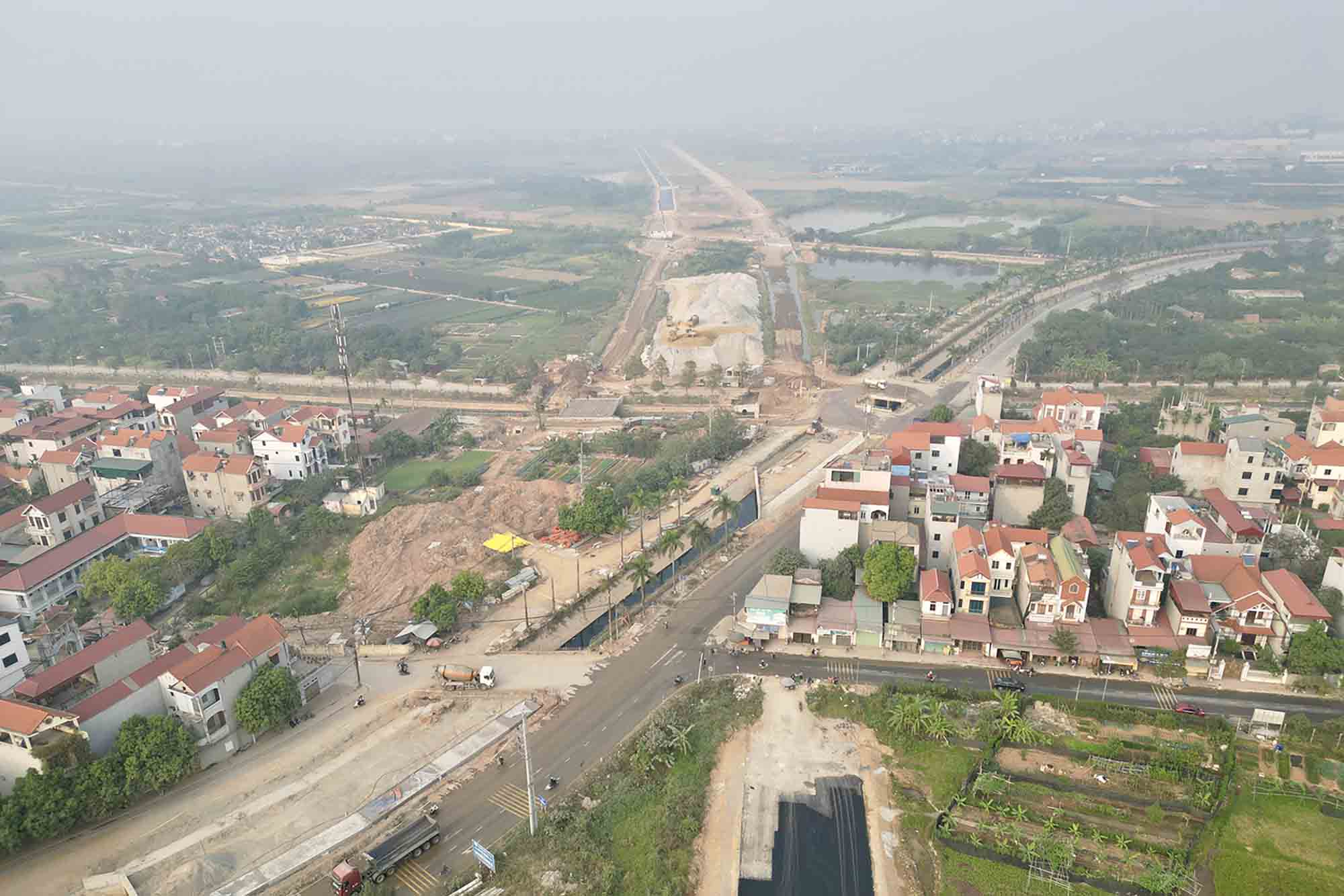 Mot goc Du an duong Vanh dai 4 di qua xa Ha Mo (huyen Dan Phuong, Ha Noi) chua duoc giai phong mat bang. Anh: Huu Chanh