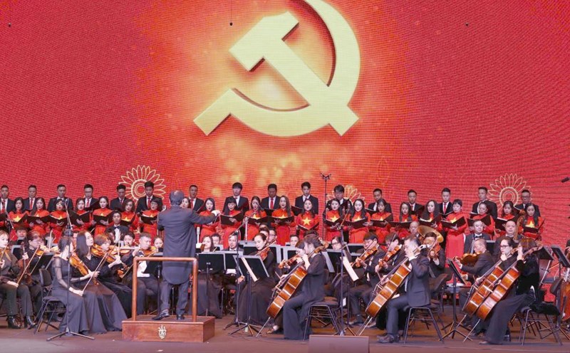 Our Party always identifies spirit and culture as the spiritual foundation of society, both the goal and the driving force of development. In the photo: An art program celebrating the 95th anniversary of the Party's founding.