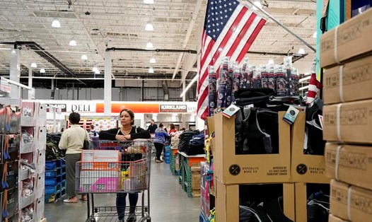 Chính sách áp thuế của Tổng thống Donald Trump với hàng hóa Canada, Mexico, Trung Quốc có hiệu lực từ ngày 1.2.2025. Ảnh: Xinhua