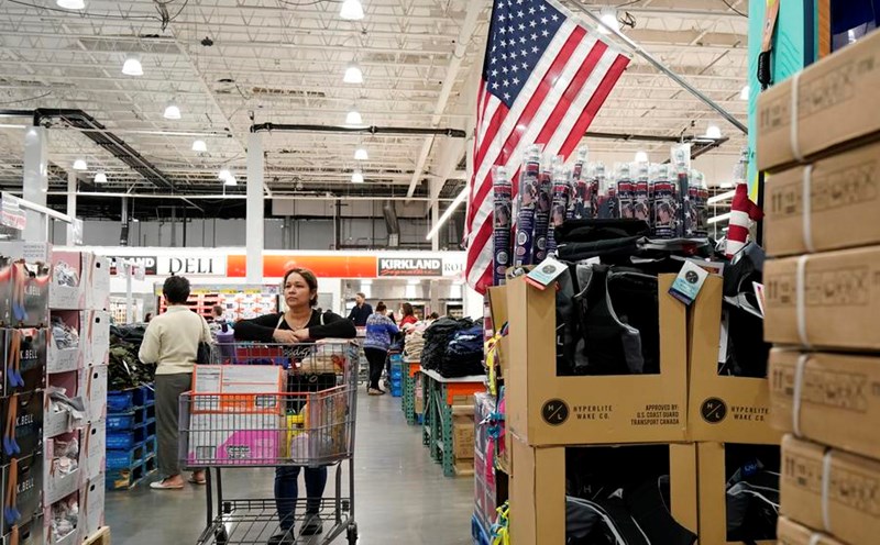 President Donald Trump's tax policy on goods from Canada, Mexico, and China will take effect from February 1, 2025. Photo: Xinhua