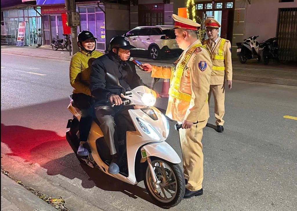 40 cases of alcohol concentration violations in Cao Bang were handled. Photo: Hoang Phuc.