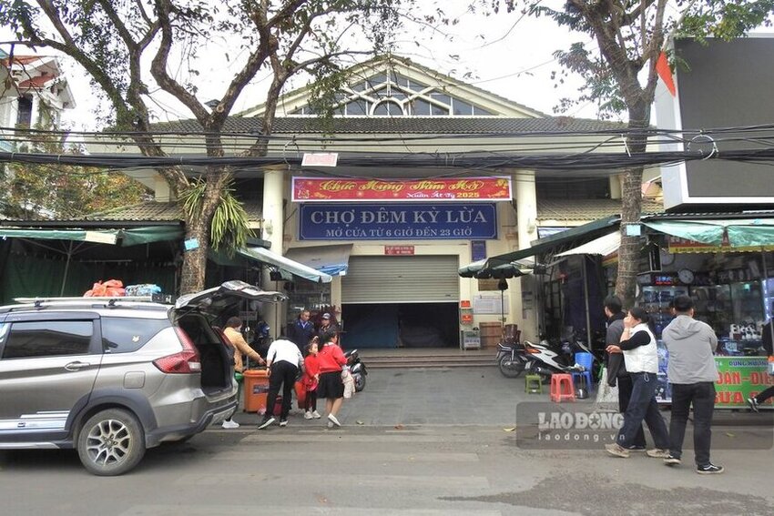 Ky Lua night market, Lang Son city. Photo: To Cong.