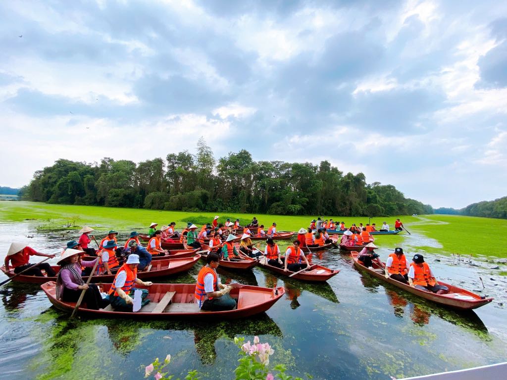 Ong Le Thanh Tuan - Giam doc diem tham quan Khu bao ton Dong Thap Muoi - cho biet, voi tam the kien tao mot he sinh thai tron ven va day du nhat, mang lai su bat ngo va thu vi cho du khach, don vi khong ngung no luc hoan my hon tung ngay, san sang voi mot phien ban moi vuot troi ca ve chat va luong, de chao don du khach gan xa den tham quan, trai nghiem.