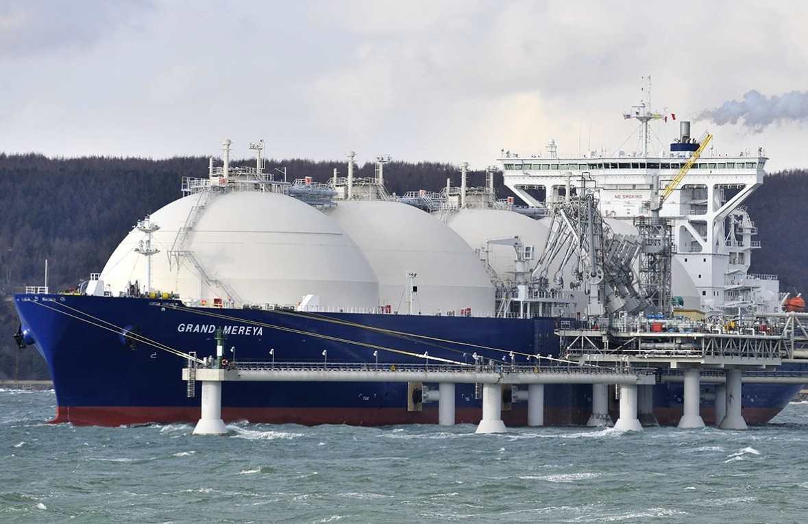 Liquefied gas tanker at the LNG terminal of the Sakhalin-2 LNG project. Photo: Gazprom