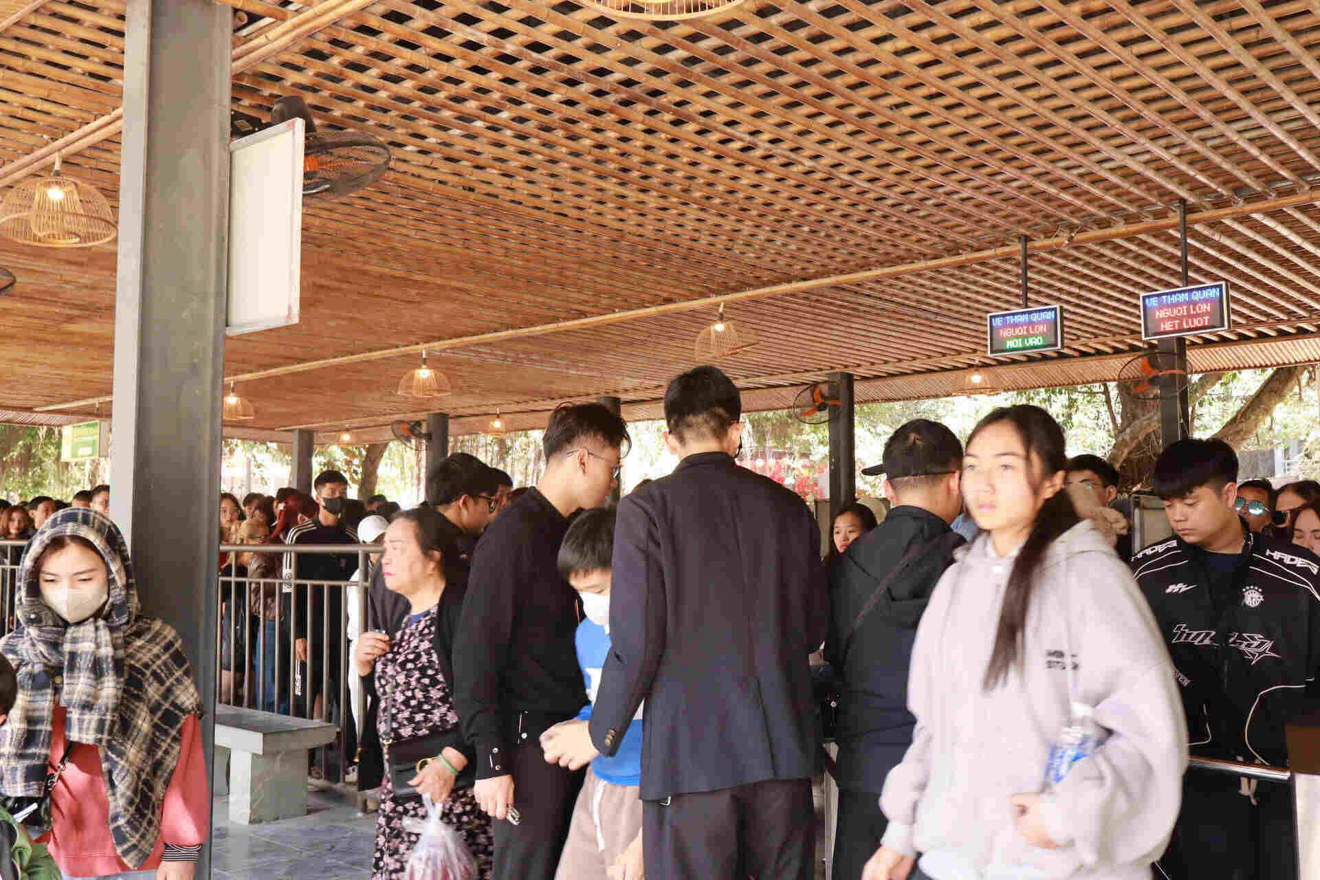 On the 3rd and 4th days of Lunar New Year 2025, the Management Board of Thung Nham Eco-tourism Area (Hoa Lu City, Ninh Binh) organized the program "Spring in Many Colors - Thung Nham 2025" and opened it for free for visitors to visit and experience. Photo: Nguyen Truong