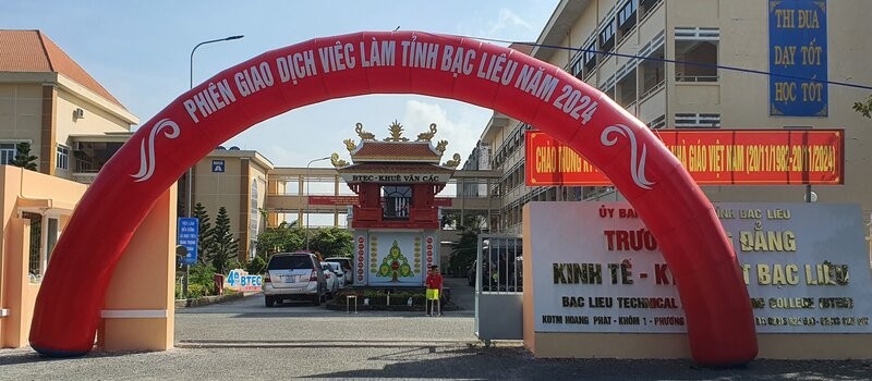 Bac Lieu organizes many job fairs to introduce jobs to young people. Photo: Nhat Ho